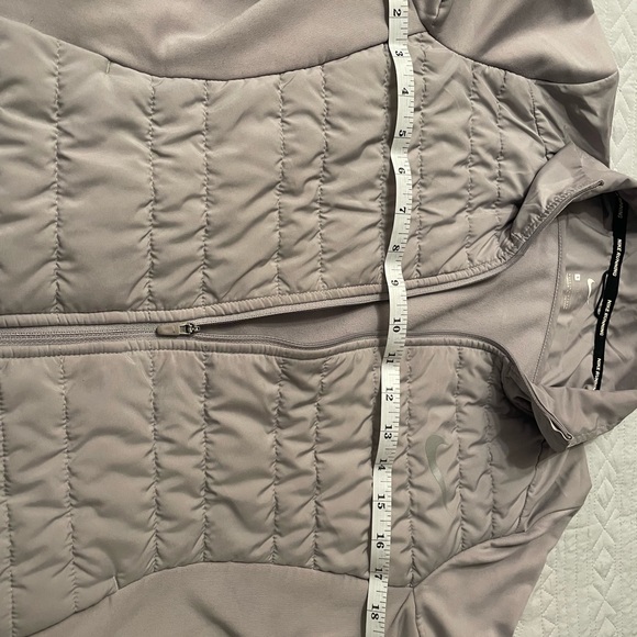 Nike Women's Light Gray Puffer Jacket - Picture 4 of 7